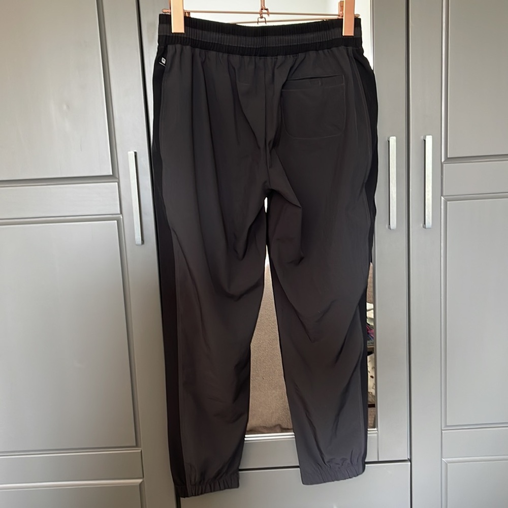 Fabletics Jogger - Picture 2 of 5